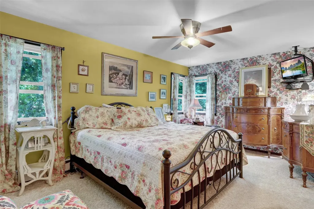 237 Farhan Lane North Babylon NY 11703