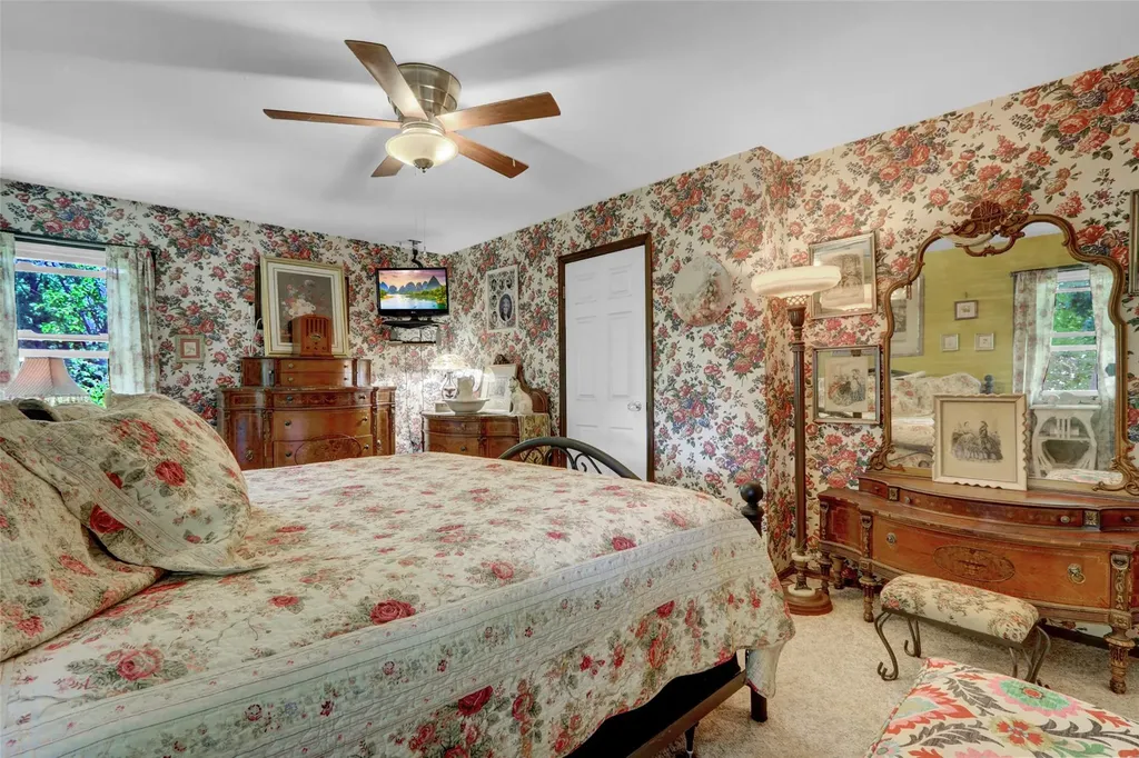 237 Farhan Lane North Babylon NY 11703