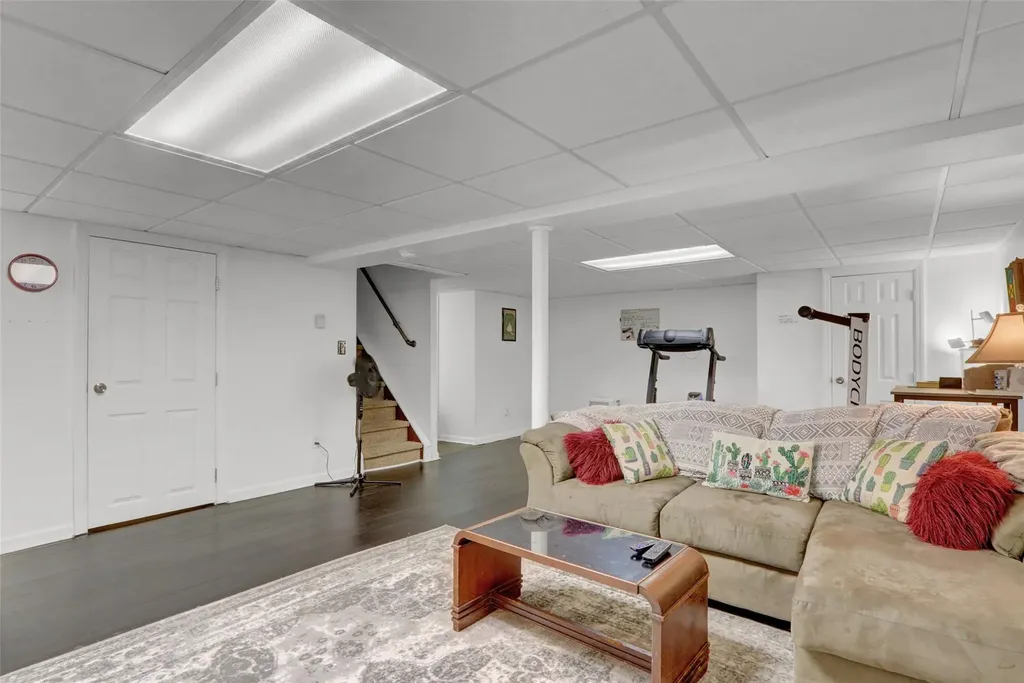 237 Farhan Lane North Babylon NY 11703