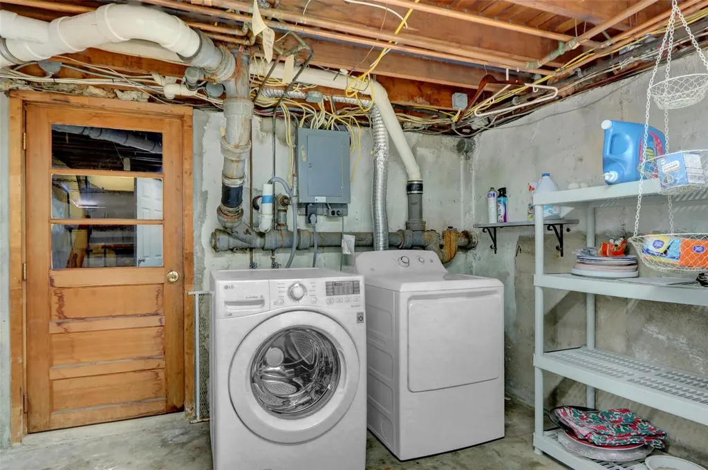 237 Farhan Lane North Babylon NY 11703