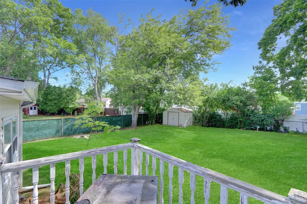 237 Farhan Lane North Babylon NY 11703