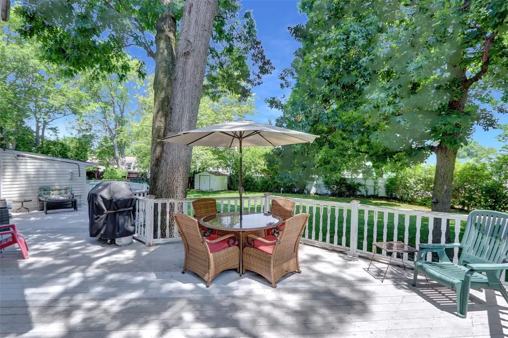 237 Farhan Lane North Babylon NY 11703