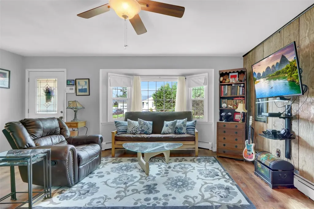 237 Farhan Lane North Babylon NY 11703