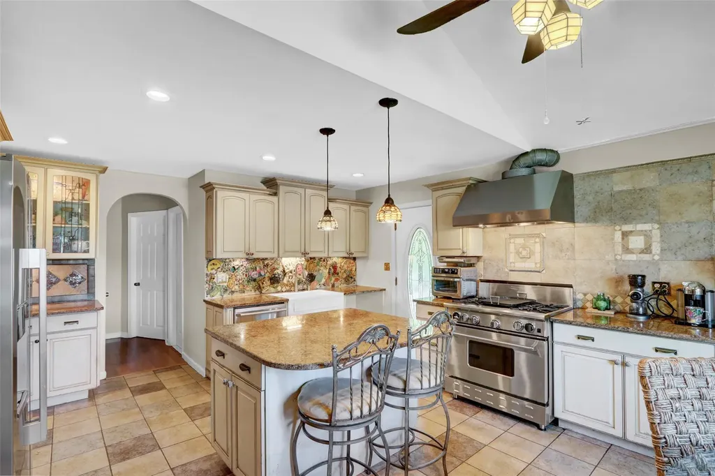 237 Farhan Lane North Babylon NY 11703