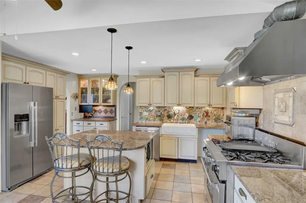 237 Farhan Lane North Babylon NY 11703