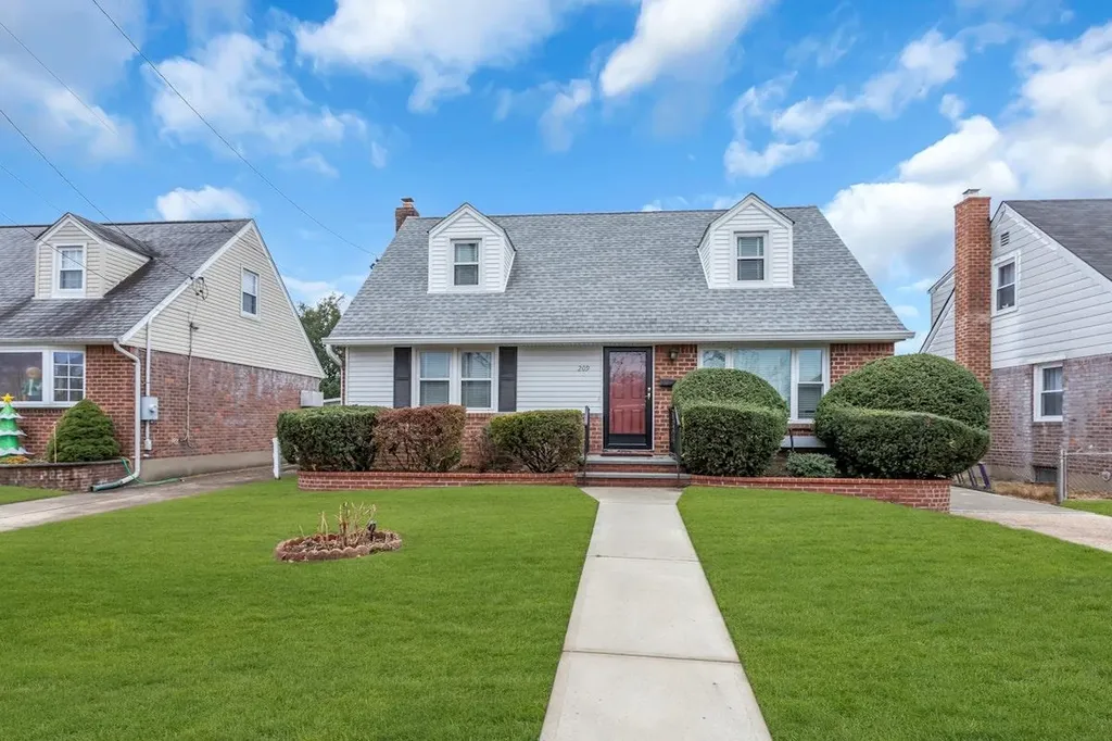 209 Emory Road Mineola NY 11501
