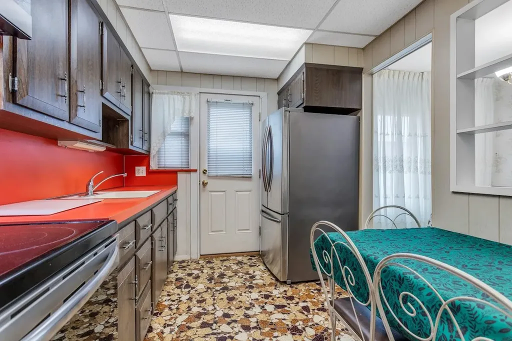 209 Emory Road Mineola NY 11501