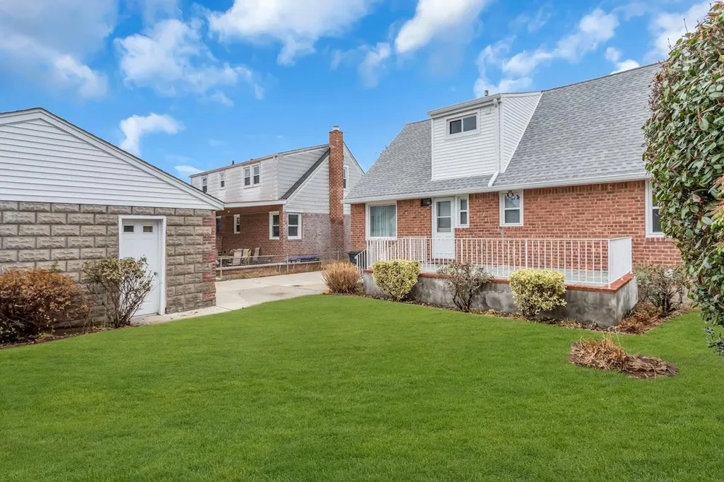 209 Emory Road Mineola NY 11501