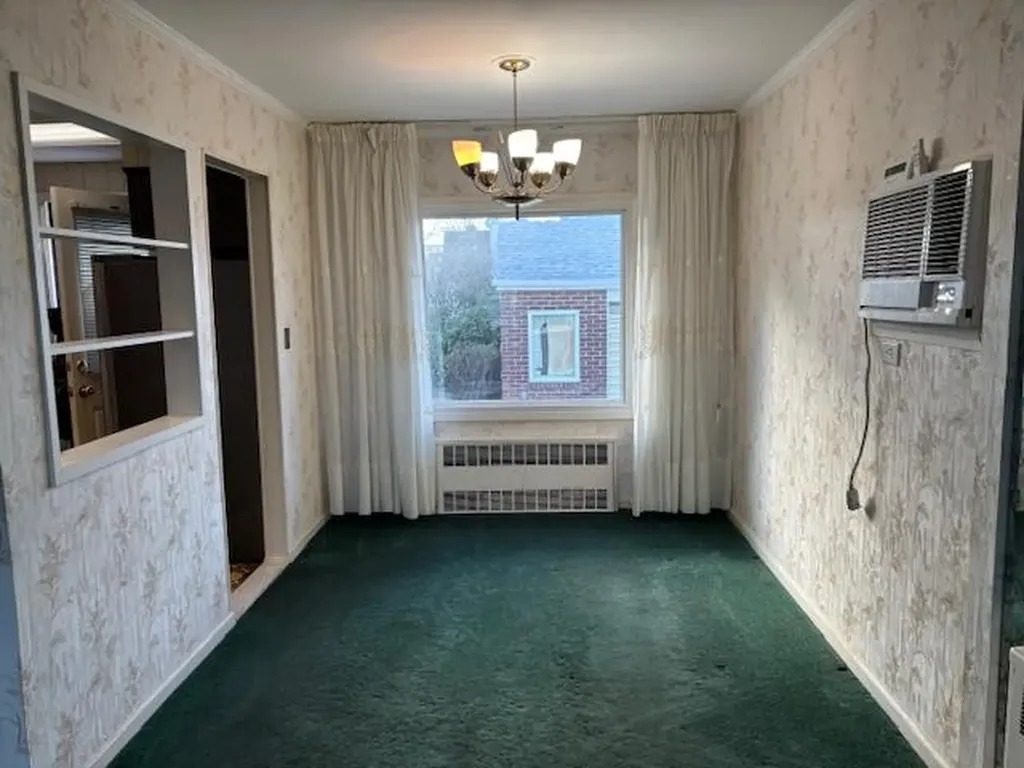 209 Emory Road Mineola NY 11501