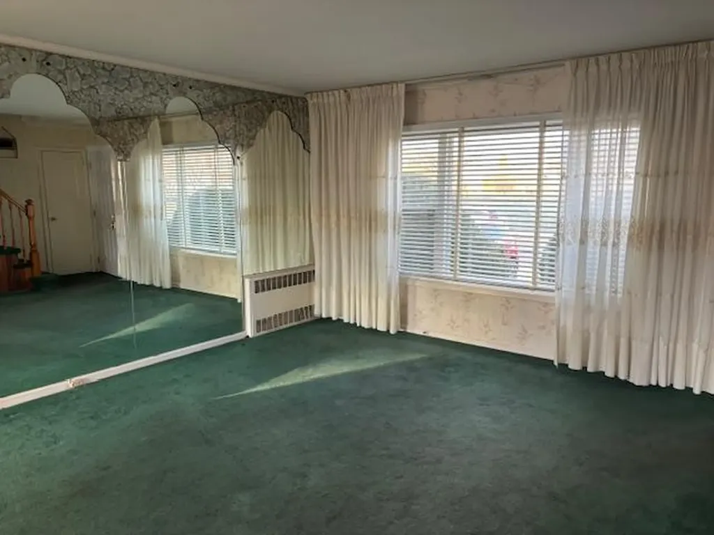 209 Emory Road Mineola NY 11501