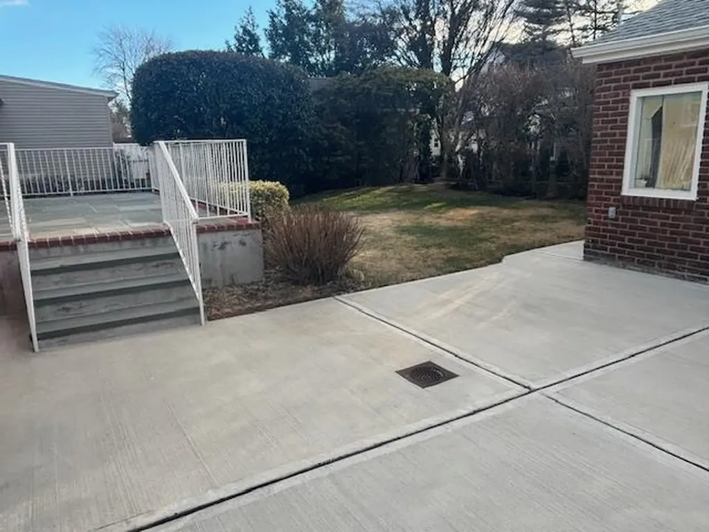 209 Emory Road Mineola NY 11501