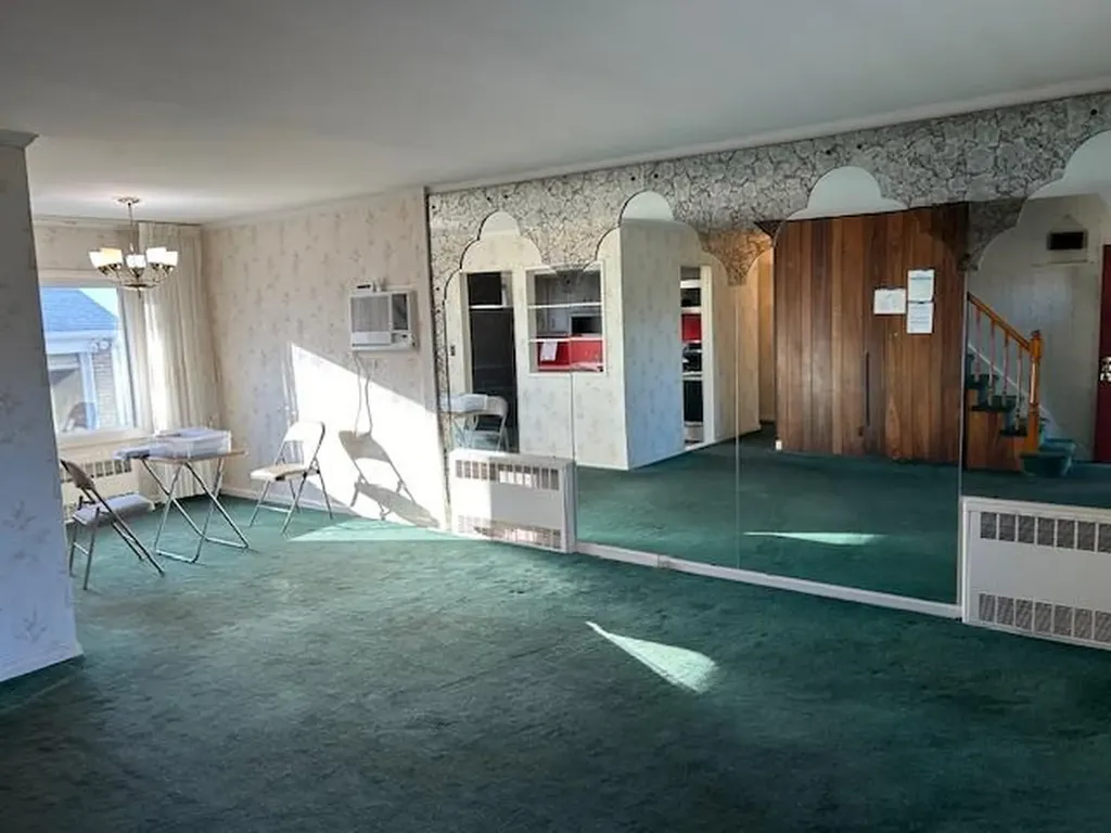 209 Emory Road Mineola NY 11501