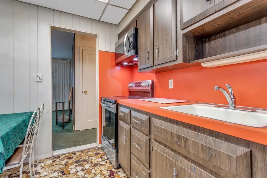209 Emory Road Mineola NY 11501