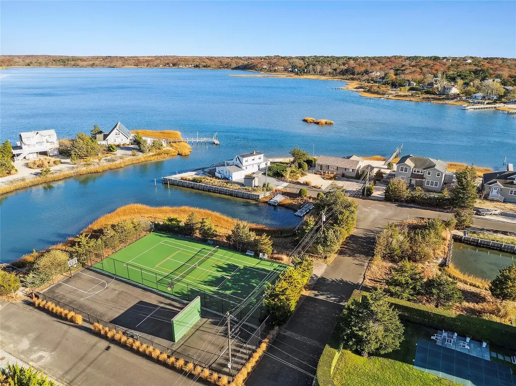 70 Cold Spring Point Road Southampton NY 11968