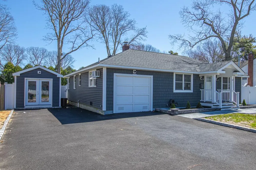 107 Phyllis Drive Patchogue NY 11772