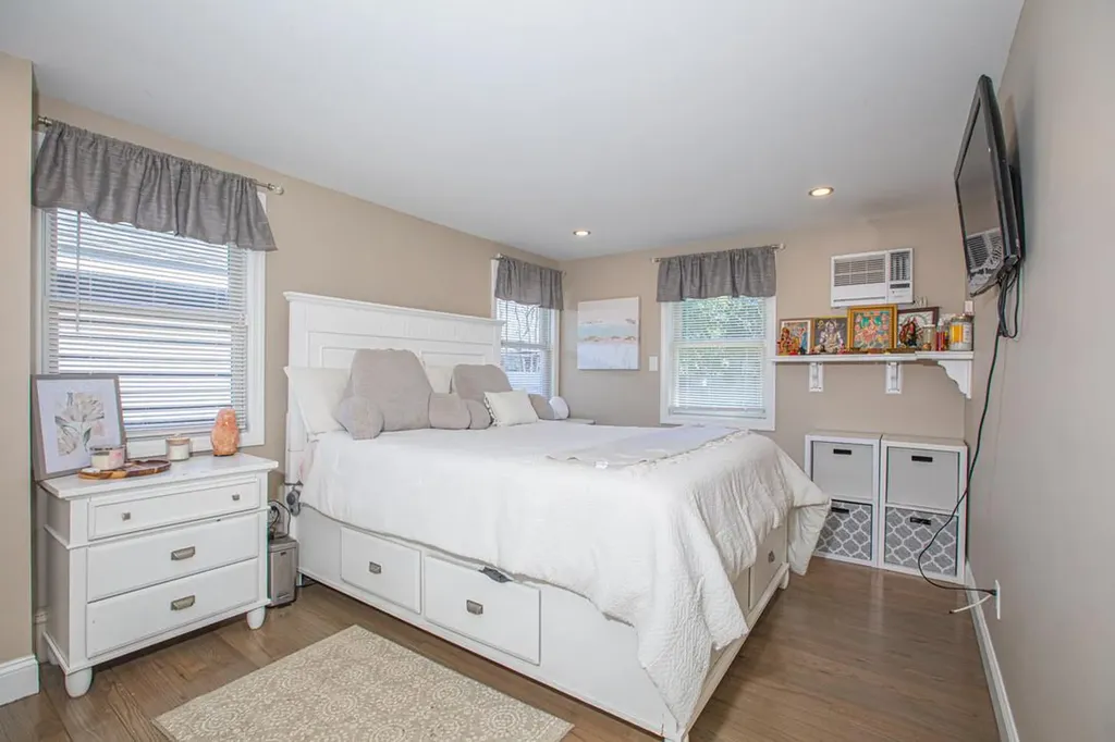 107 Phyllis Drive Patchogue NY 11772