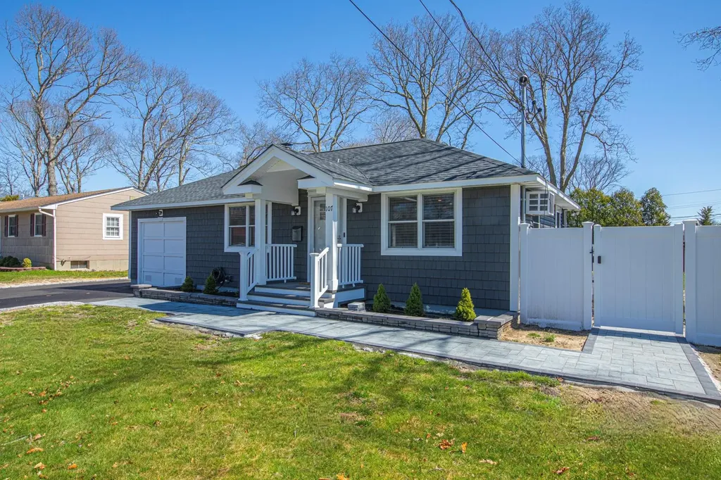 107 Phyllis Drive Patchogue NY 11772