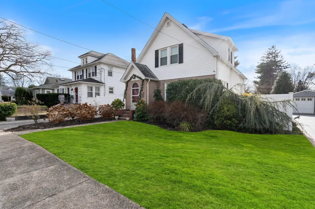 38 Vernon Street Patchogue NY 11772