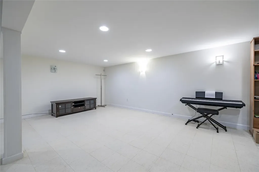 64 Stephen Drive Plainview NY 11803