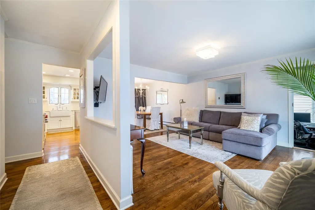 64 Stephen Drive Plainview NY 11803