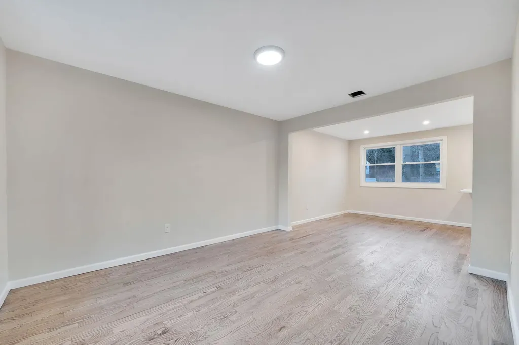 6 Wakefield Avenue Coram NY 11727