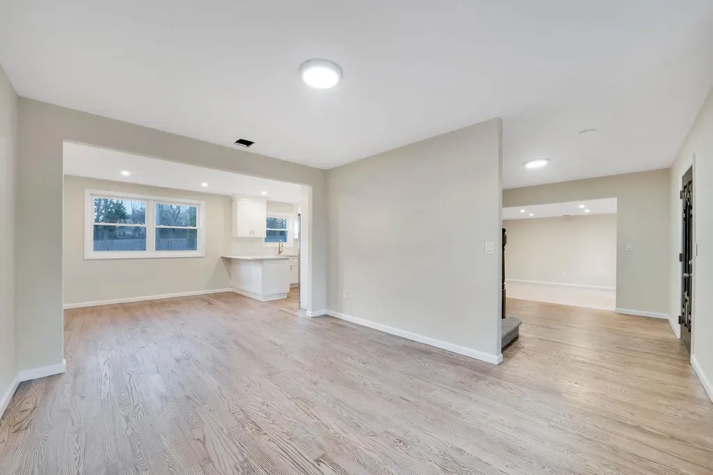 6 Wakefield Avenue Coram NY 11727