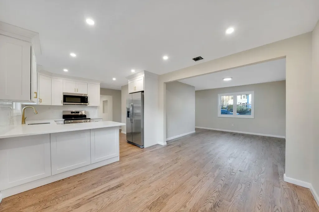 6 Wakefield Avenue Coram NY 11727
