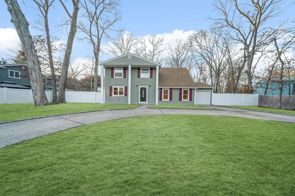 6 Wakefield Avenue Coram NY 11727