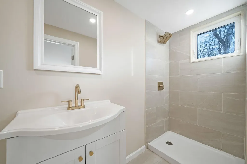 6 Wakefield Avenue Coram NY 11727