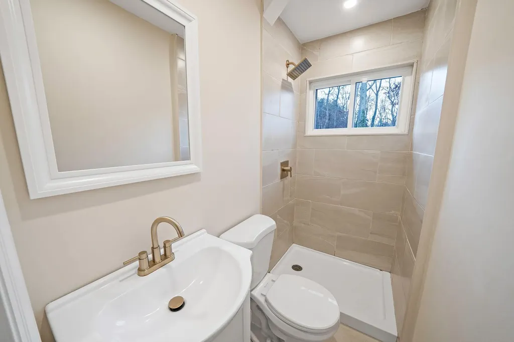6 Wakefield Avenue Coram NY 11727