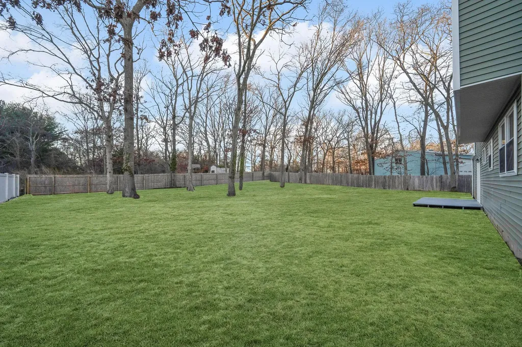 6 Wakefield Avenue Coram NY 11727
