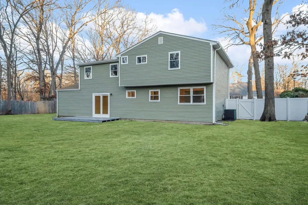 6 Wakefield Avenue Coram NY 11727