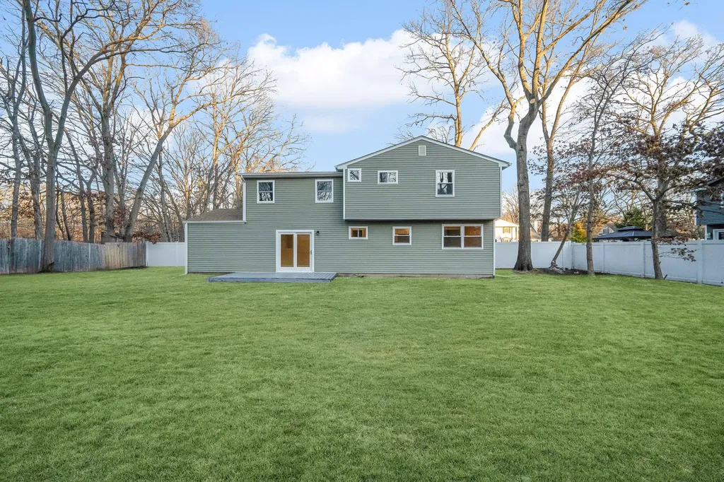 6 Wakefield Avenue Coram NY 11727