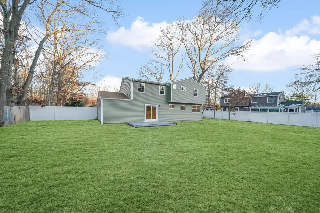 6 Wakefield Avenue Coram NY 11727