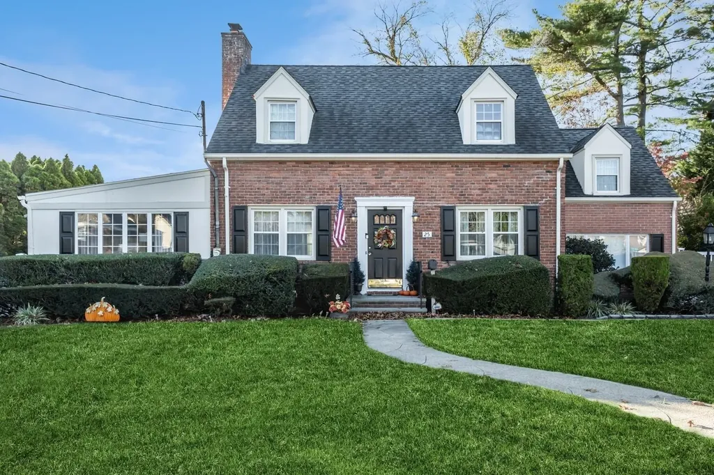 25 Hanson Place Malverne NY 11565