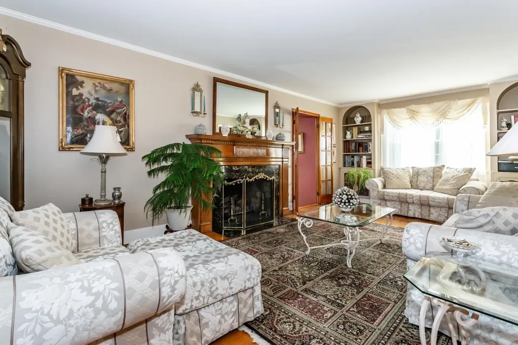 25 Hanson Place Malverne NY 11565