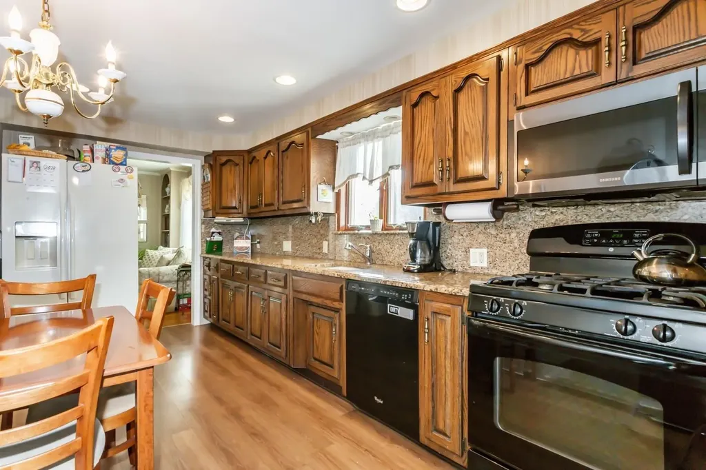25 Hanson Place Malverne NY 11565