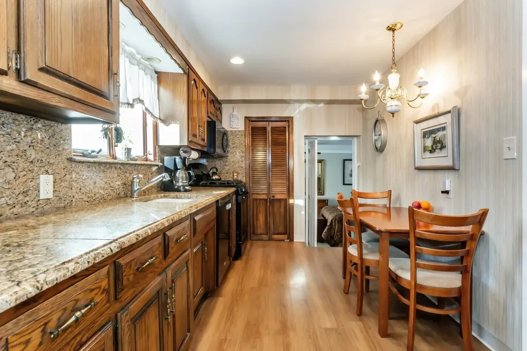 25 Hanson Place Malverne NY 11565