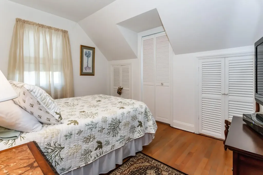 25 Hanson Place Malverne NY 11565