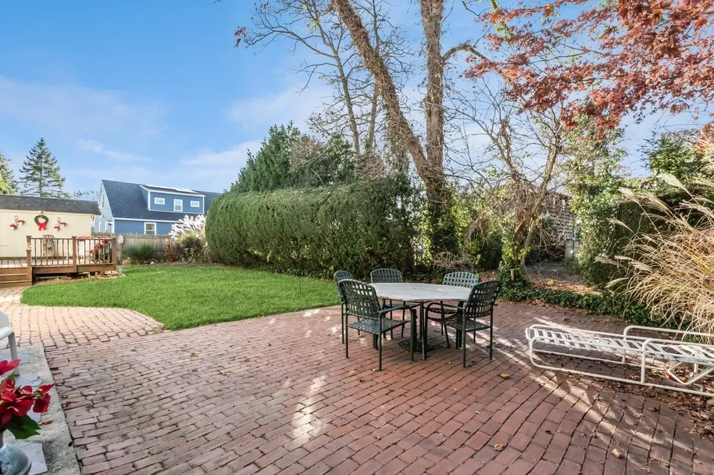 25 Hanson Place Malverne NY 11565