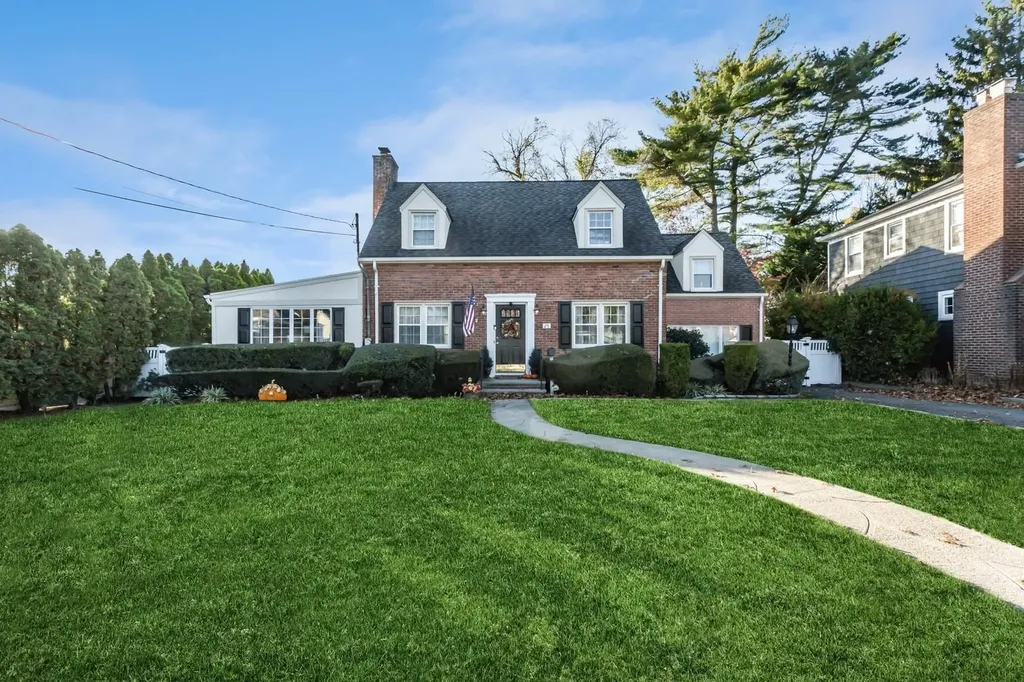 25 Hanson Place Malverne NY 11565
