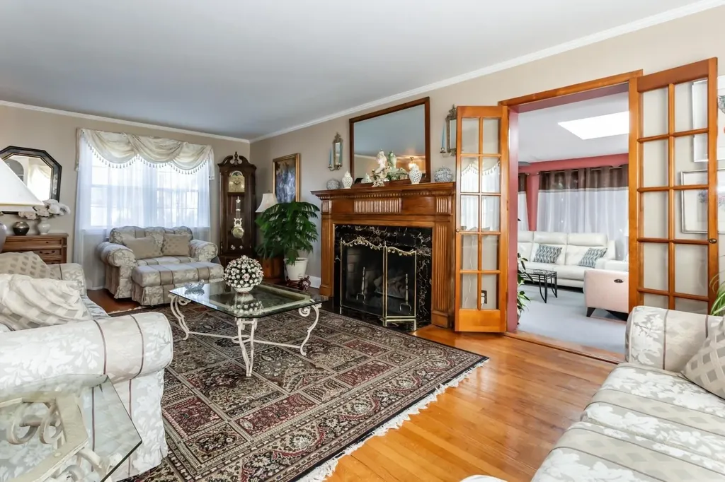 25 Hanson Place Malverne NY 11565