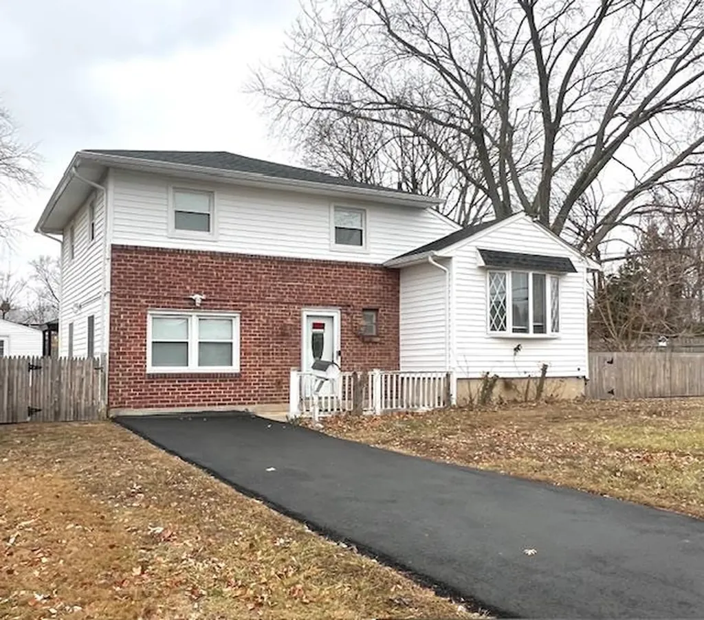 143 Delaware Avenue Bay Shore NY 11706