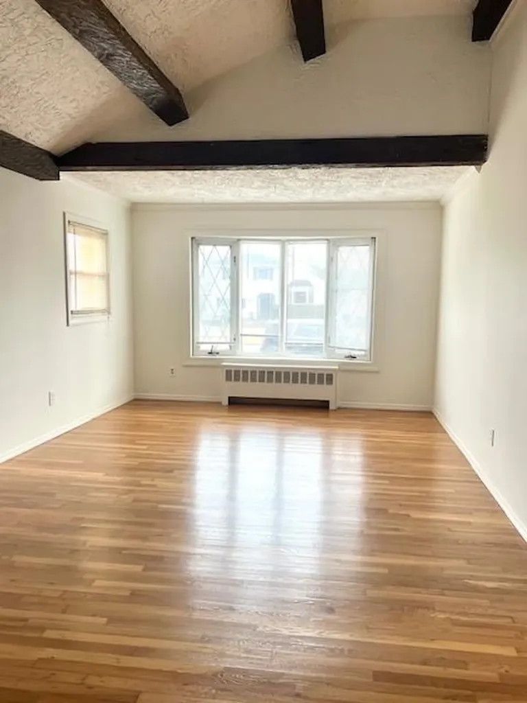 143 Delaware Avenue Bay Shore NY 11706