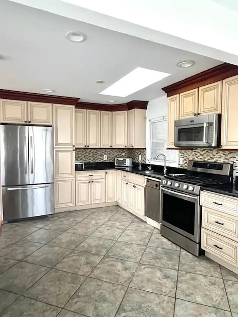143 Delaware Avenue Bay Shore NY 11706