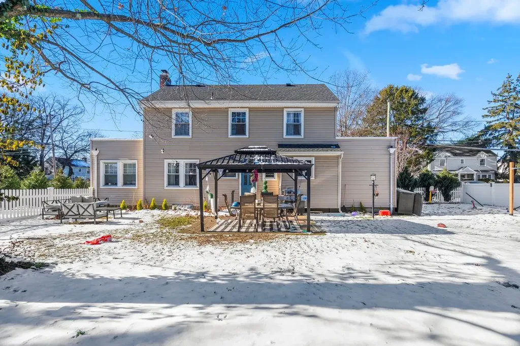 116 Linmouth Road Malverne NY 11565