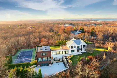 47 Wireless Way Southampton NY 11968