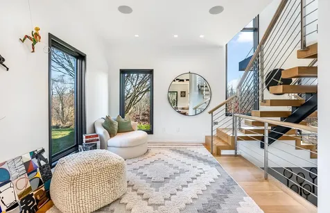 47 Wireless Way Southampton NY 11968