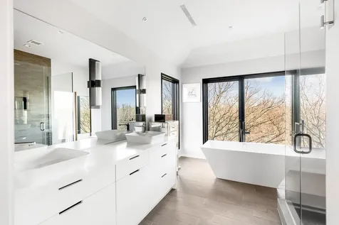 47 Wireless Way Southampton NY 11968