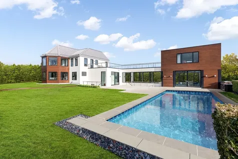 47 Wireless Way Southampton NY 11968